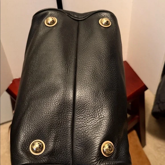 Michael Kors Grayson Small Black Leather satchel with Gold Accents - Picture 4 of 9